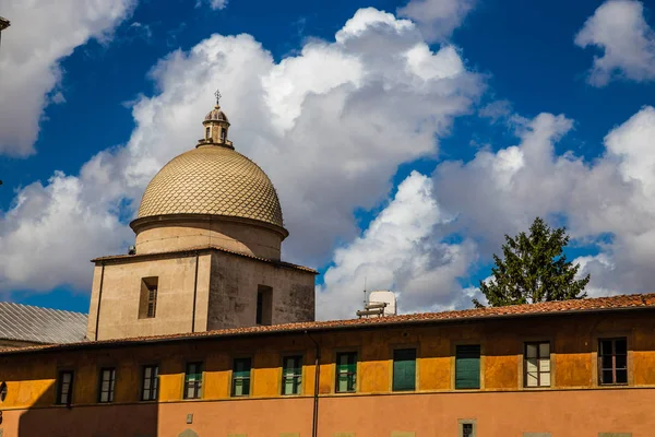カンポ ・ サント - ピサ、イタリアの屋根 — ストック写真