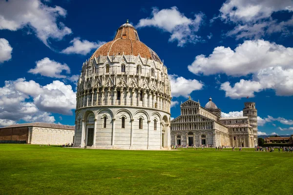 Piazza dei Miracoli - Pisa, Italia, Europa — Foto de Stock