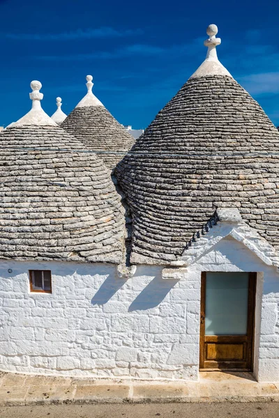 Alberobello met Trulli huizen - Apulië, Italië — Stockfoto