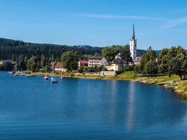 Vodní nádrž Lipno a Frymburk - Šumava, Česká republika — Stock fotografie