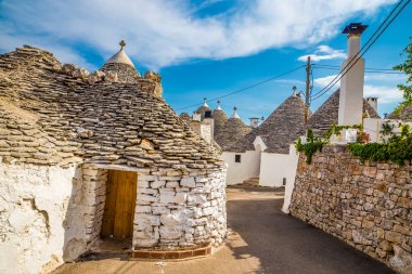 Alberobello Trulli evleri - Apulia, İtalya ile
