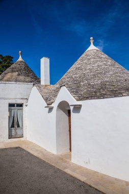 Alberobello Trulli evleri - Apulia, İtalya ile