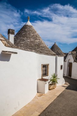 Alberobello Trulli evleri - Apulia, İtalya ile