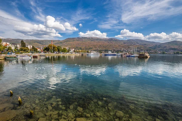 Ohrid City y Ohrid Lake - Ohrid, Macedonia —  Fotos de Stock