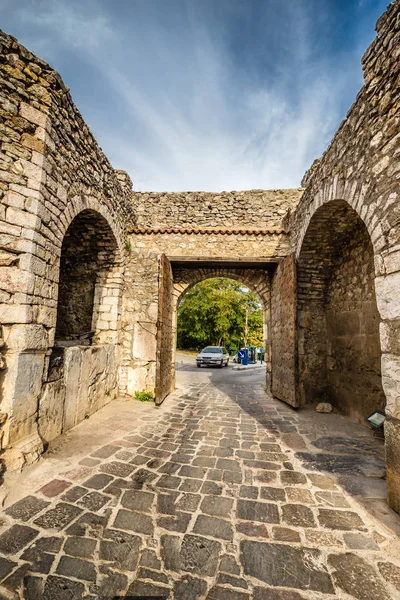 Poort van de stadsmuren van Ohrid - Ohrid, Macedonië — Stockfoto