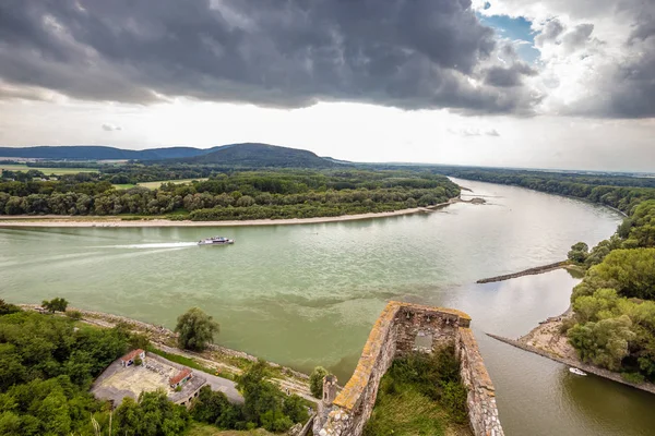 Duna folyó A Devin vár-Pozsony, Szlovákia — Stock Fotó
