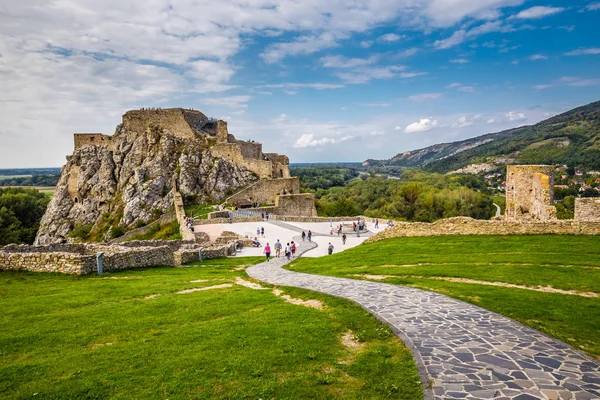 Castillo de Devin - Bratislava, Eslovaquia, Europa — Foto de Stock