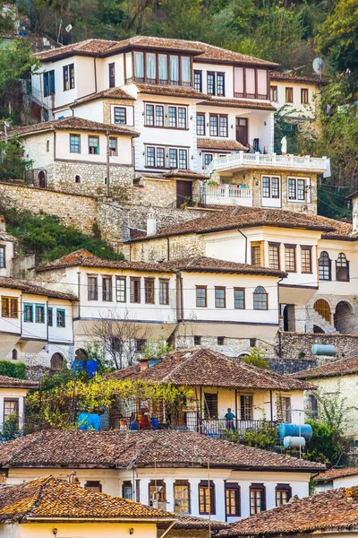 Традиційні будинки в Берат - Бераті (Албанія). — стокове фото