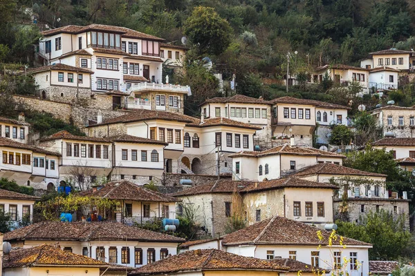 Традиційні будинки в Берат - Бераті (Албанія). — стокове фото