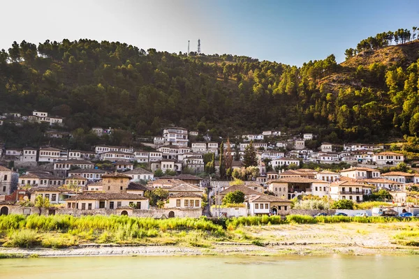 Berat City och Osum River - Berat, Albanien — Stockfoto