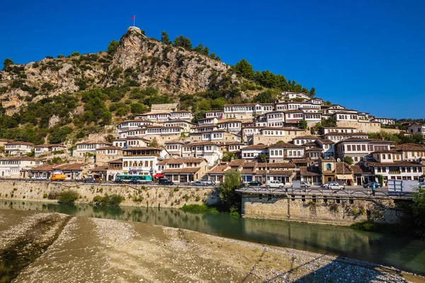 Kota Berat dan Sungai Osum - Berat, Albania — Stok Foto