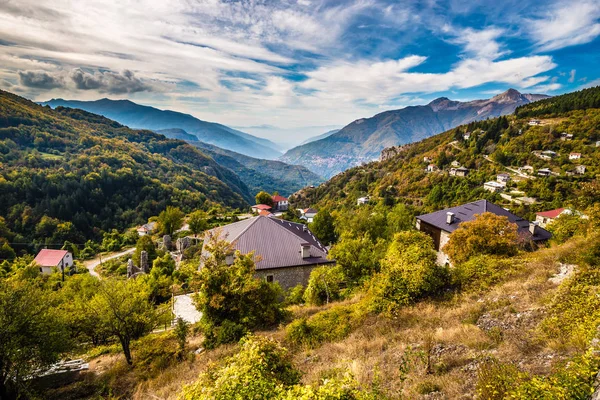 Makedonya 'nın Galichnik Village-Mavrovo kenti yakınlarındaki manzara