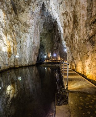 Stopica Mağarası - Sirogojno Dağı, Zlatibor, Sırbistan