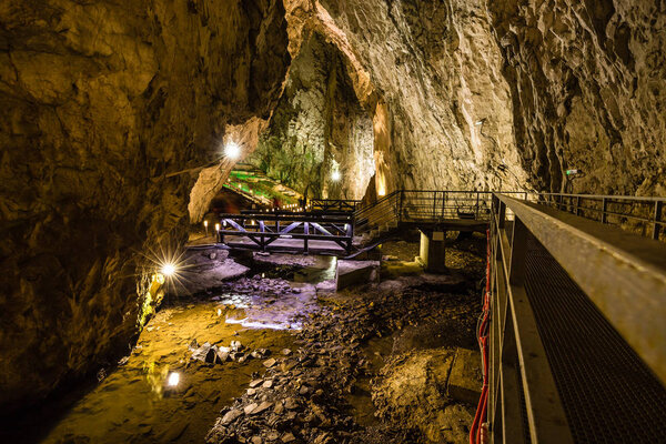Пещера Стопица - Сирогойно, гора Златибор, Сербия
