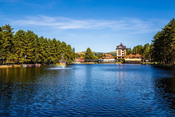 Zlatibor-tó - Zlatibor, Szerbia, Európa — Stock Fotó