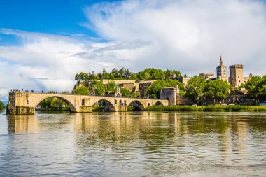 Avignon Katedrali ve Rhone Nehri - Avignon, Fransa