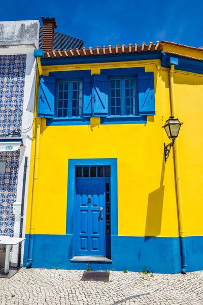 Барвистий будинок в Авейру (Португалія, Європа). — стокове фото