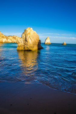 Algarve Sahili 'nde Kaya oluşumu - Lagoa, Portekiz
