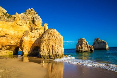 Algarve Sahili 'nde Kaya oluşumu - Lagoa, Portekiz