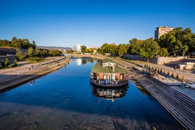 Sırbistan 'da Niş ve Nisava Nehrinin Panoramik Manzarası