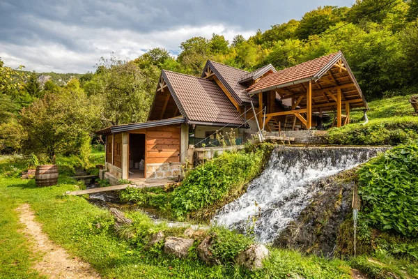 Moinho de água em Martin Brod - Bósnia e Herzegovina — Fotografia de Stock