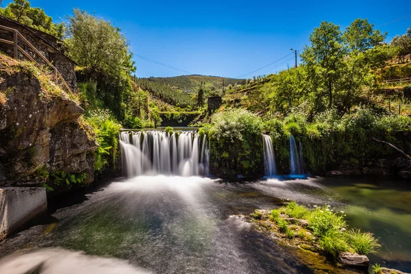 Водопад Поко Брока Озил Сьерра Эстрель Португалия Европа — стоковое фото