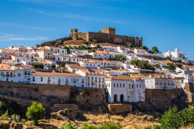 Mertola Şatosu ve Kilisesi ile Mertola Şehri - Mertola, Alentejo, Portekiz, Avrupa