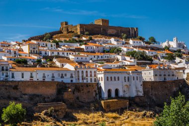 Mertola Şatosu ve Kilisesi ile Mertola Şehri - Mertola, Alentejo, Portekiz, Avrupa