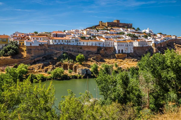 Mertola Şatosu ve Kilisesi ile Mertola Şehri - Mertola, Alentejo, Portekiz, Avrupa