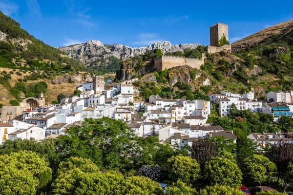 カゾラ市とイェドラ城 カゾラ イェン アンダルシア スペイン ヨーロッパ — ストック写真