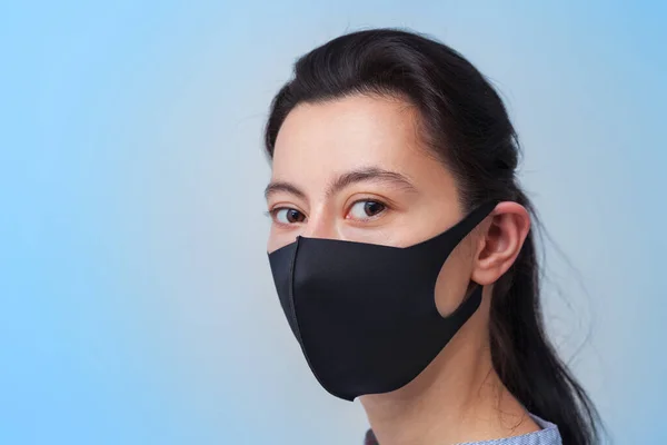 Sebuah Close Dari Seseorang Mengenakan Masker Foto Berkualitas Tinggi — Stok Foto
