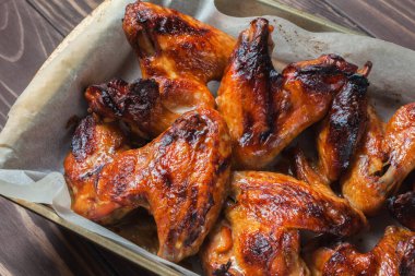 Fırında tavuk kanadı, altın kıtır kıtır..