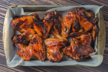 Fırında tavuk kanadı, altın kıtır kıtır..