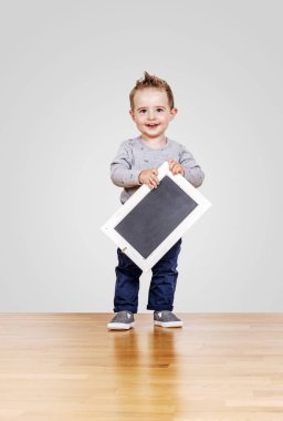 Blackboard elinde çocukla