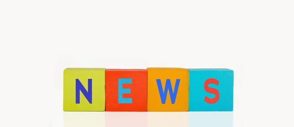 Bunte Spielzeugbausteine Einer Zeile Text News — Stockfoto