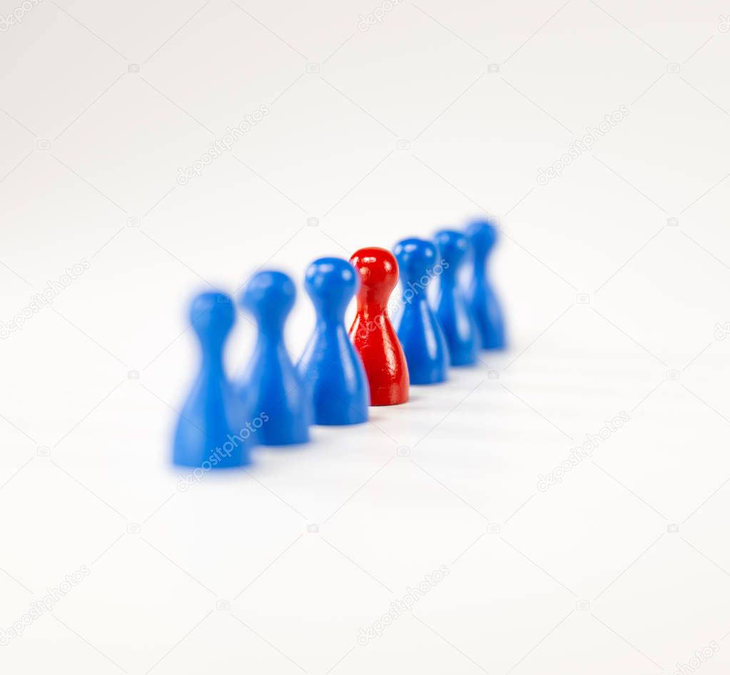 Game figures red and blue in a row