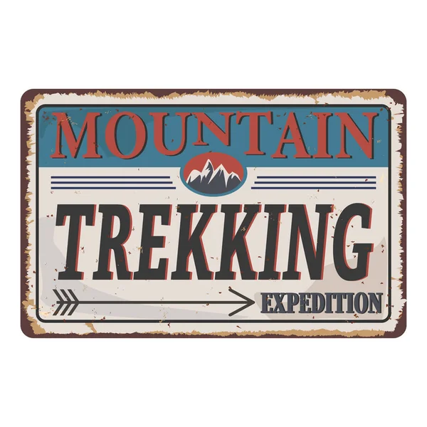 Trekking, Caminhadas e montanhismo cartaz enferrujado vintage matal sinal em um fundo branco — Vetor de Stock