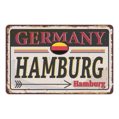 Kalay levhası. Hamburg şehrinin klasik poster taşıyıcısı. Alman şehrinin eski kalay tabelası. Hamburg. Paslı arkaplanda geçmişe dönük hatıralar veya kartpostal şablonları.