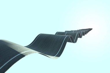 3D tasvir. Soyut dalgalı asfalt yolu bulut arkaplanlı mavi gökyüzünde bir uçtan bir uca uzanıyor. Hedef kavramına doğru kıvrımlı yolda yaratıcı iş fikri