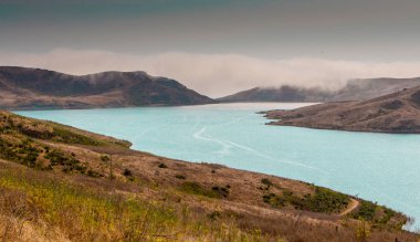 Sisin içinde göl ve dağlar