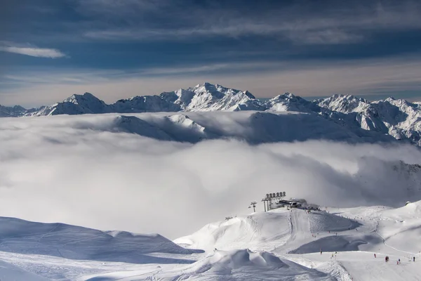 Skipisten in st. anton am arlberg lizenzfreie Stockbilder