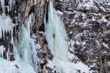 Gizli vadide tırmanma buz