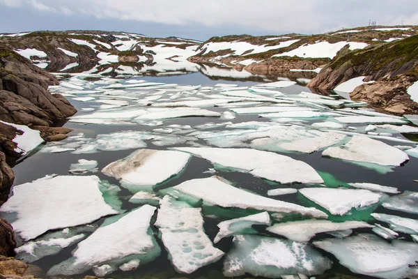 Cubos Gelo Pedaços Gelo Partidos Num Lago Noruega Europa — Fotografia de Stock