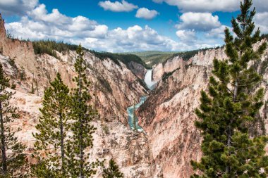 Yellowstone Şelalesi, Yellowstone Ulusal Parkı Wyoming.