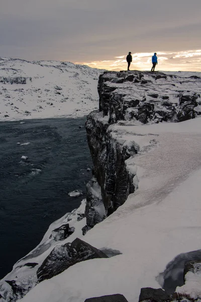 Backpackers Snowy Icy Cliff Detifoss Iceland Winter Nature Landscape — Stock Photo, Image