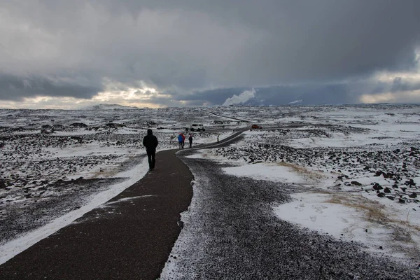 View Bridge Continents Reykjanes Peninsula Southern Iceland Group Tourists Walking — 스톡 사진