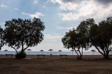 Şemsiye, kum, Atina plajı. Güzel yaz tatili