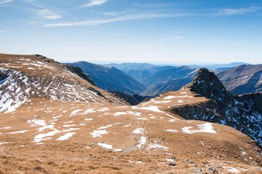 Dağ doğa manzarası. Fagaras Dağları 'nın güzel sıradağ manzarası. Romanya