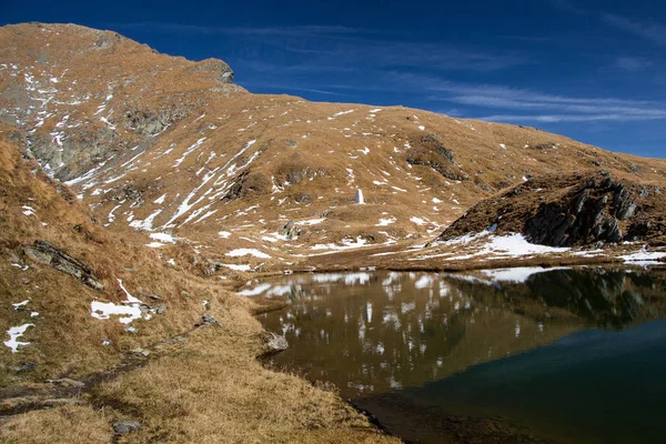 Lago Montanhas Paisagem Natural Vista Lago Capra Montanhas Fagars Romênia — Fotografia de Stock