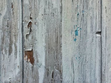 Gri ahşap bir garaj kapısının boyalı fotoğrafını çek.